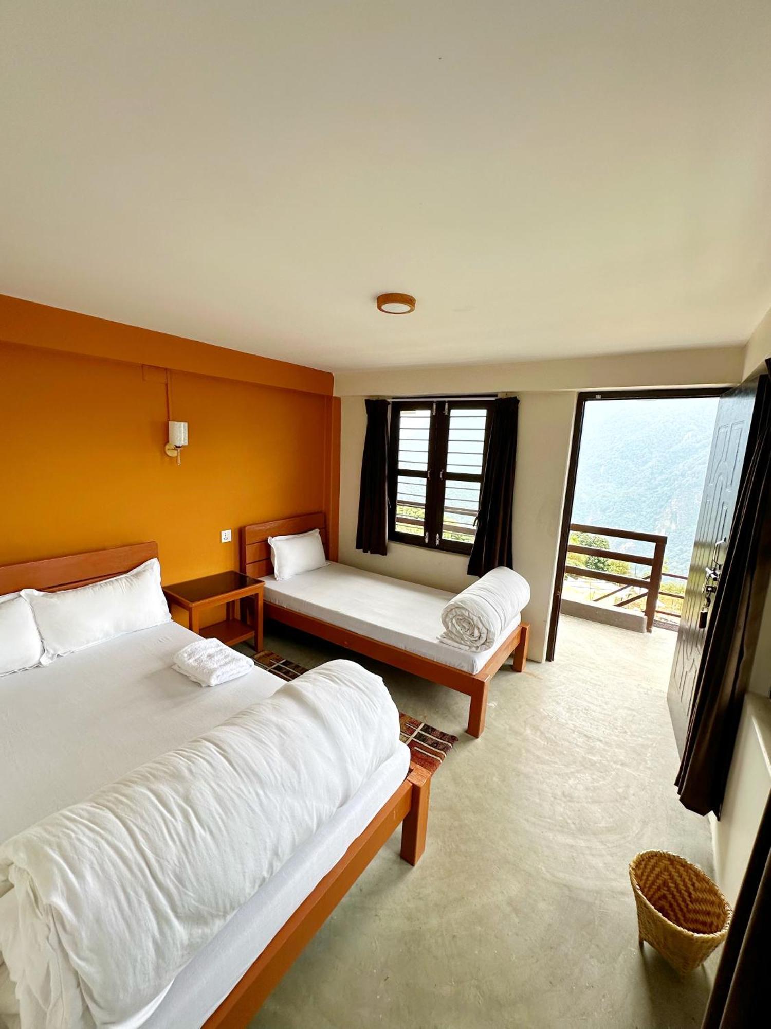 Hill Top Lodge Ghandruk Astam Exterior photo